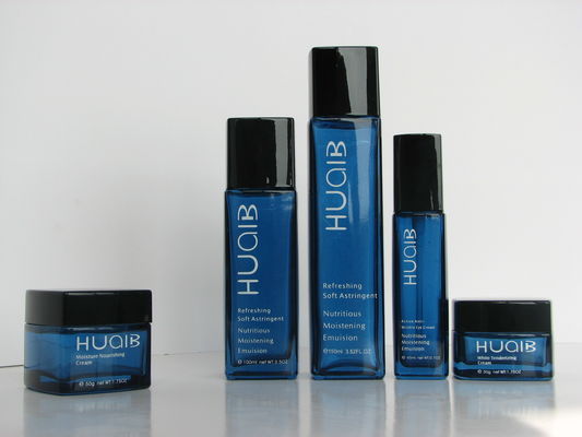 Specjalnie przygotowane miniaturowe butelki i słoiki z kremem krzemiennego